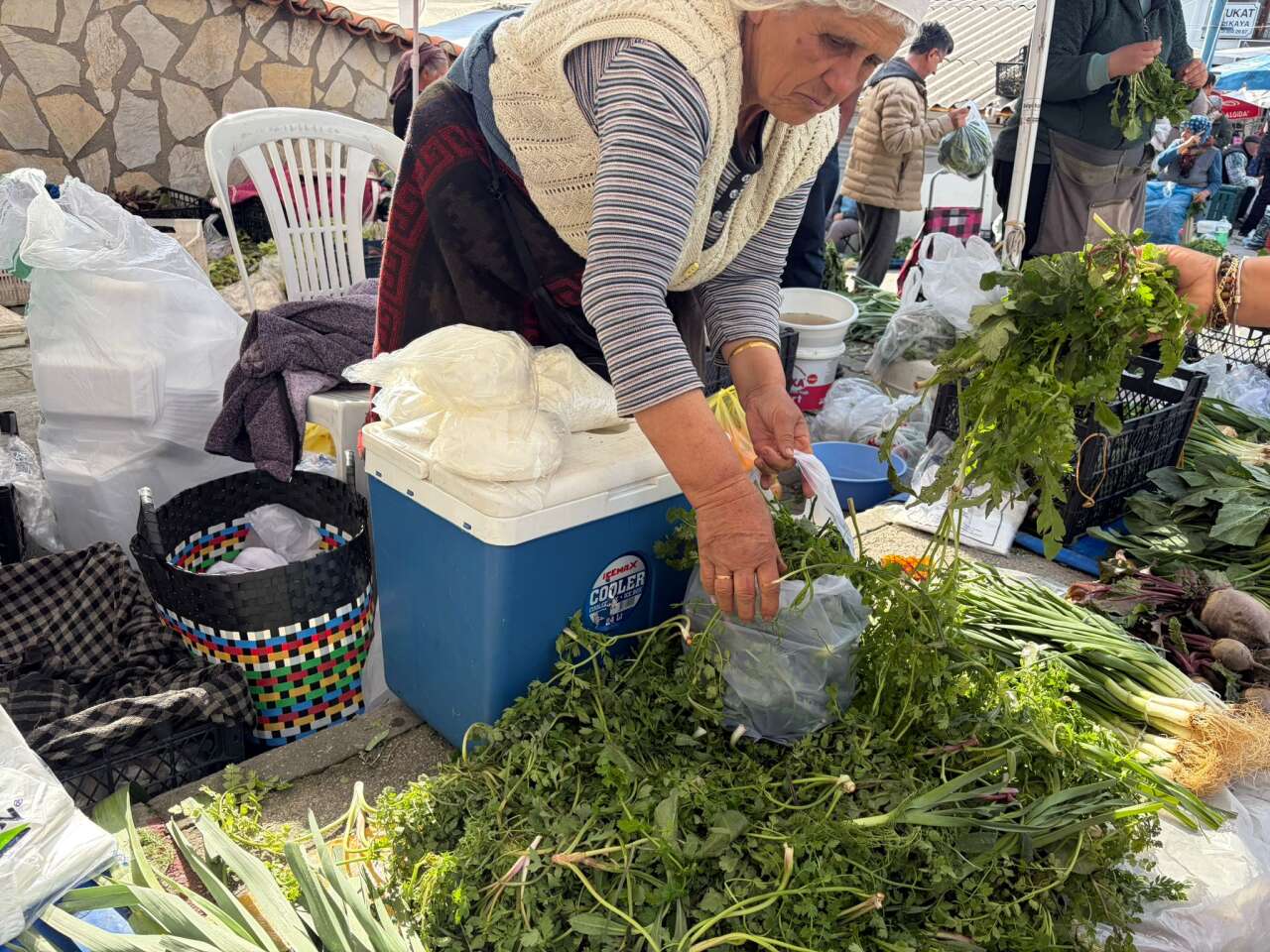 Menteşe Perşembe Pazarında Fiyatlar Cep Yakıyor: Sarımsak 350 TL ile Zirvede 6
